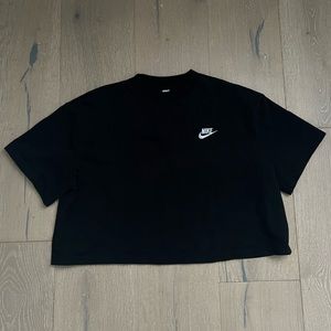 Nike Cropped Short Sleeve Tee